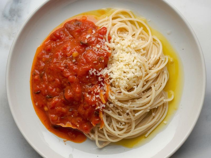 Strah pred rdečim sadežem in vzpon vilic